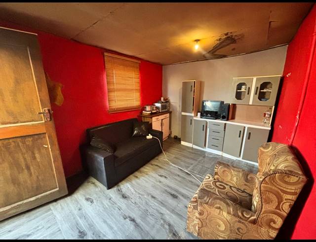 2 BEDROOM FREEHOLD FOR SALE IN PHILIPPI